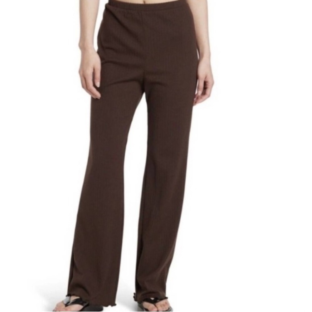 Abound rib flare plants brown